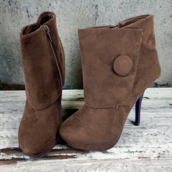 INDIGO -- Brown Ankle Bootie with Platform and Side Zip, Button Detail, NWOT - Picture 3 of 12